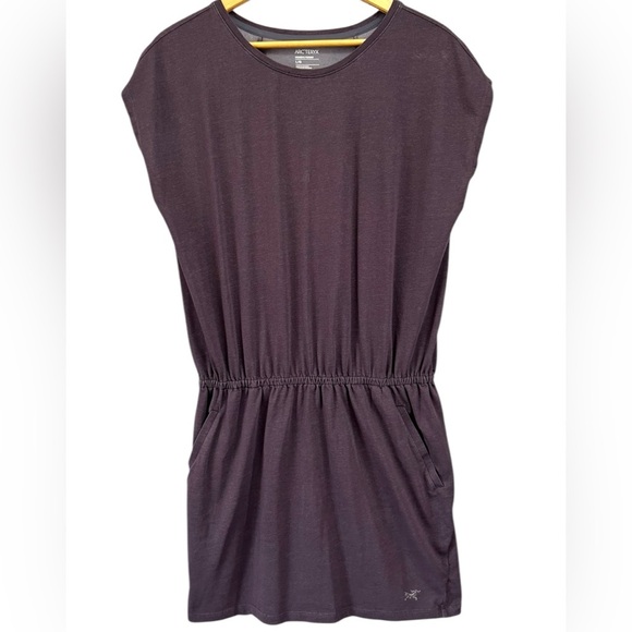 Arc'teryx Dresses & Skirts - Arc’teryx Women’s Ardena Short Sleeve Dress Purple Exosphere Pockets Size Large